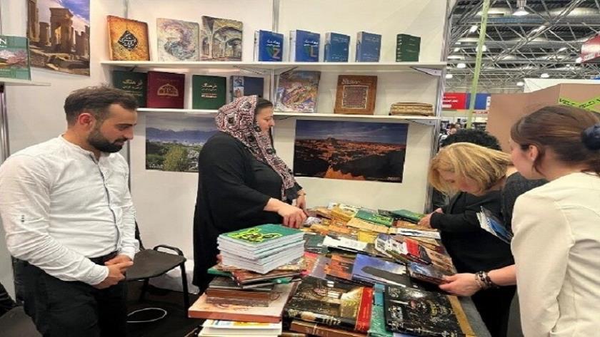 Iranpress: إيران تشارك في المعرض الدولي للكتاب في تبليسي بـ 200 عنوان 