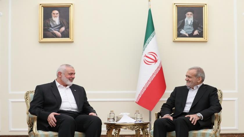 Iranpress: الرئيس بزشكيان في لقاءه هنية: المقاومة ستؤدي إلى تحرير الأرض الفلسطينية 