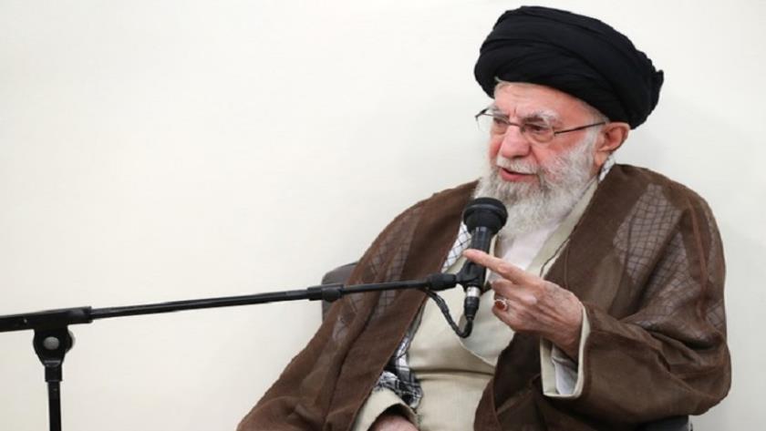 Iranpress: قائد الثورة الإسلامية: تضخيم القدرات أحد أسس الحرب النفسيّة للأعداء ضدّ الشعوب