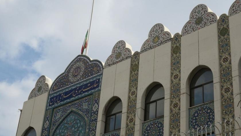 Iranpress: السفارة الإيرانية في دمشق تفنّد مزاعم إسرائيل بأسر مستشارين إيرانيين