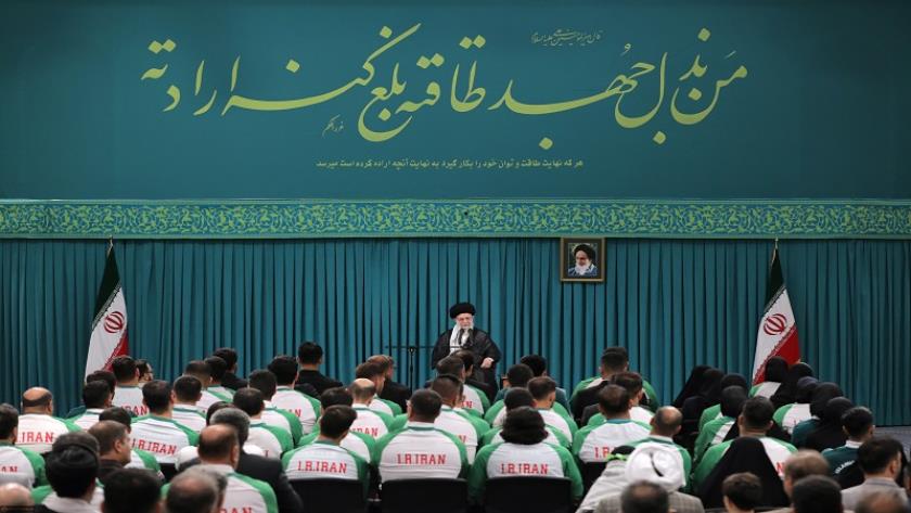 Iranpress: سماحة القائد يستقبل أعضاء البعثة الأولمبية والبارالمبية 