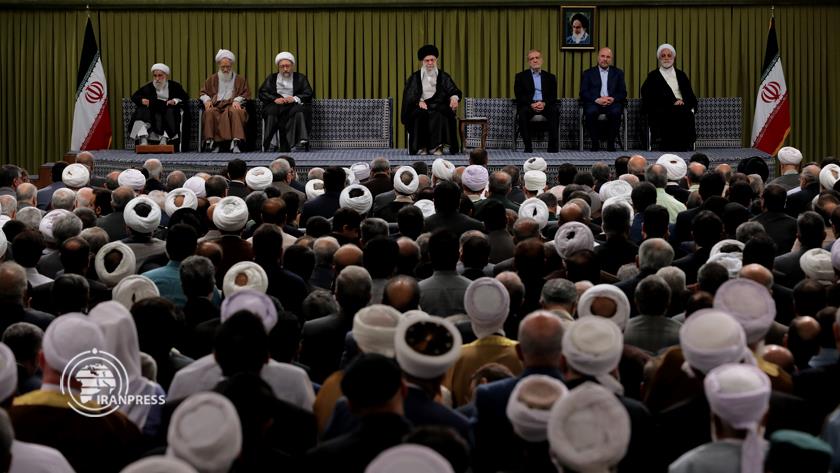 Iranpress: قائد الثورة: اذا استخدمت الأمة الإسلامية قدراتها الذاتية سيتم إزالة الكيان الصهيوني