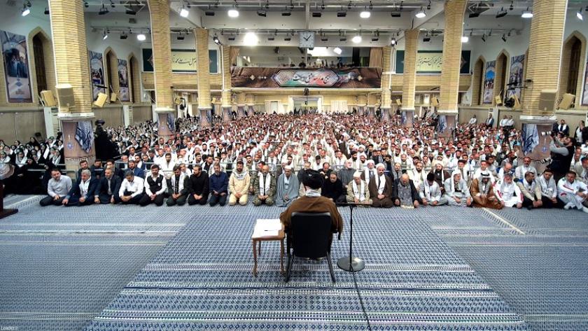 Iranpress: قائد الثورة : تعبئة المستضعفين كانت ظاهرة فريدة من نوعها 