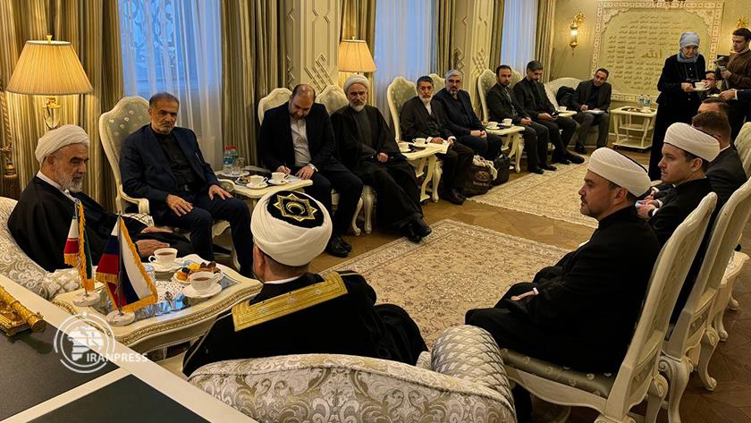 ایران برس: مساعد رئيس مكتب قائد الثورة الإسلامية يلتقي مفتي روسيا