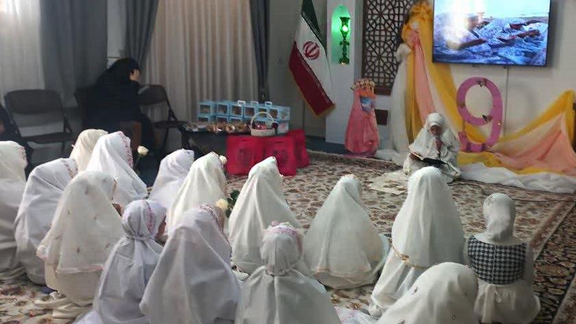 ایران برس: احتفال بتكليف الفتيات الناطقات باللغة العربية في العتبة الرضوية المقدسة
