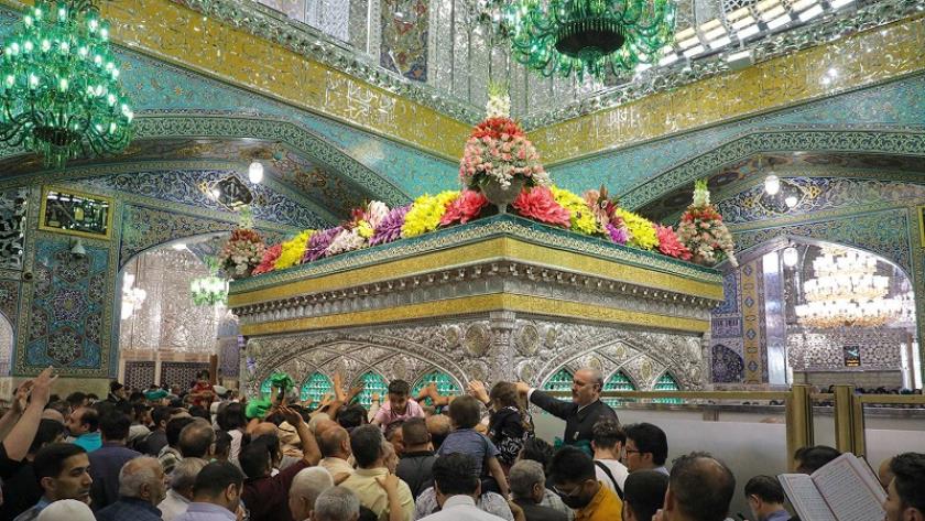 ایران برس: 10 آلاف أجنبي غير مسلم يزورون مرقد الإمام الرضا (عليه السلام) سنويًا