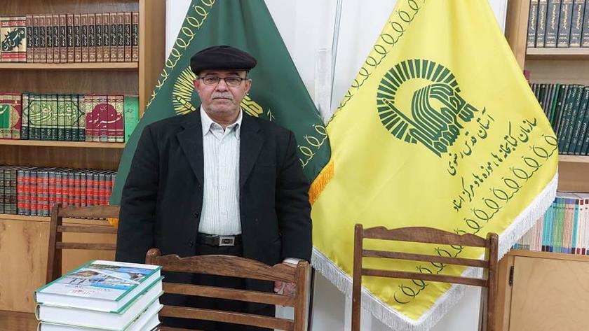 ایران برس: كاتب عراقي يهدي مؤلفاته إلى مكتبة العتبة الرضوية المقدسة