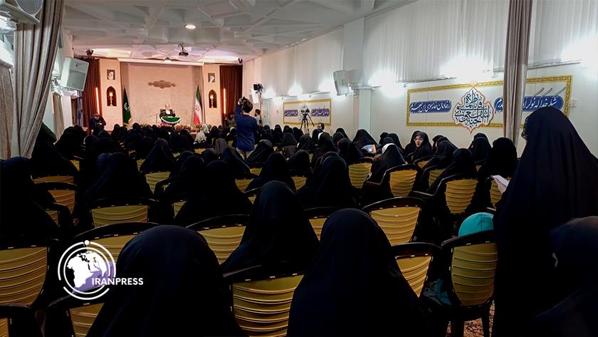 Iranpress: عقد مؤتمر شعري للسيدات بعنوان ‘قميص الحسين’ في مرقد السيدة فاطمة (س) فی قم