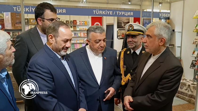 Iranpress: مشاركة إيران البارزة في معرض مينسك الدولي للكتاب