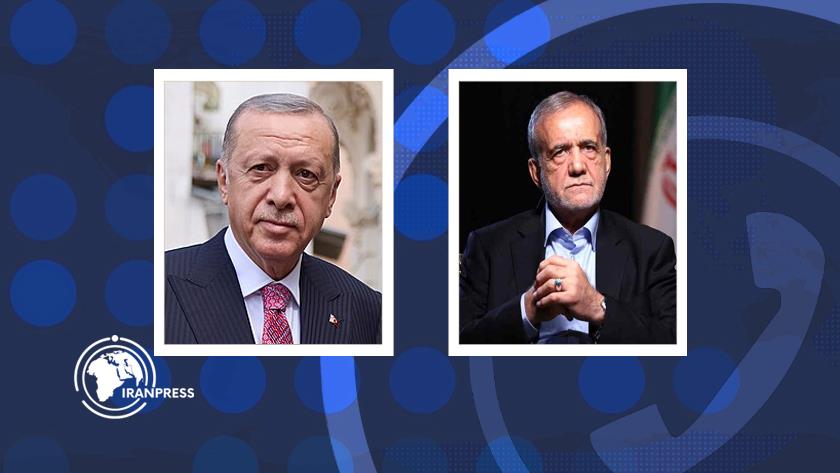 Iranpress:  مكالمة هاتفية بين بزشكيان وأردوغان بمناسبة عيد الفطر