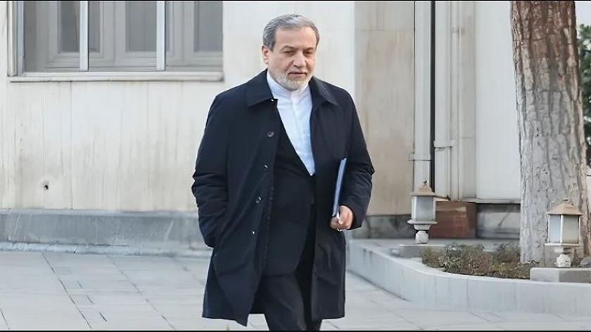 Iranpress: عراقشي إلى موسكو: محادثات مع المسؤولين الروس وتسليم رسالة سماحة القائد