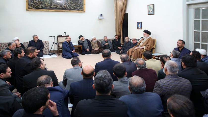 Iranpress: سماحة القائد: خط أئمة الهدى هو خط الاستقامة والصمود 
