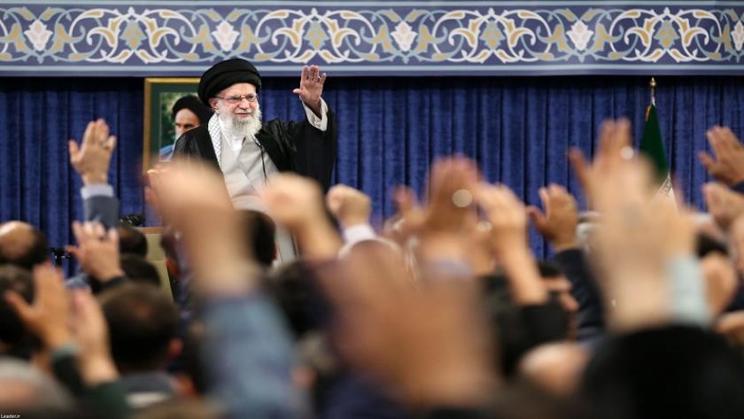 Iranpress: سماحة قائد الثورة: إيران لا تنتظر إذن أحد/ يجب على الأمريكيين تجنب الهراء
