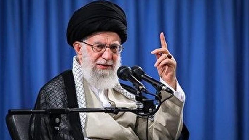 Iranpress: قائد الثورة: القوات المسلحة تعمل بقوة وستجعل الكيان الخبيث يندم
