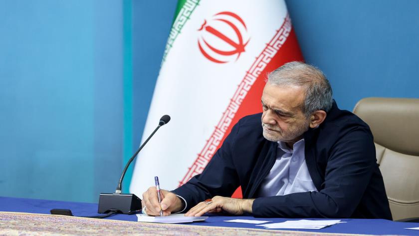 Iranpress: بزشكيان يبلغ عن قانون تعليق التعاون مع الوكالة الدولية للطاقة الذرية