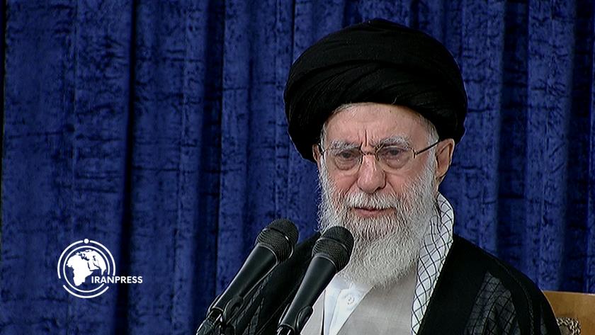 Iranpress: قائد الثورة : وحدة الشعب رغم التنوع السياسي والمذهبي تضمن صمود إيران أمام التحديات 