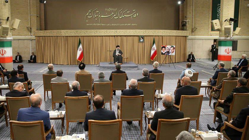 Iranpress: قائد الثورة يدعو لتغليب روح العمل على حالة "اللاحرب واللاسلم" التي يسعى العدو لفرضها