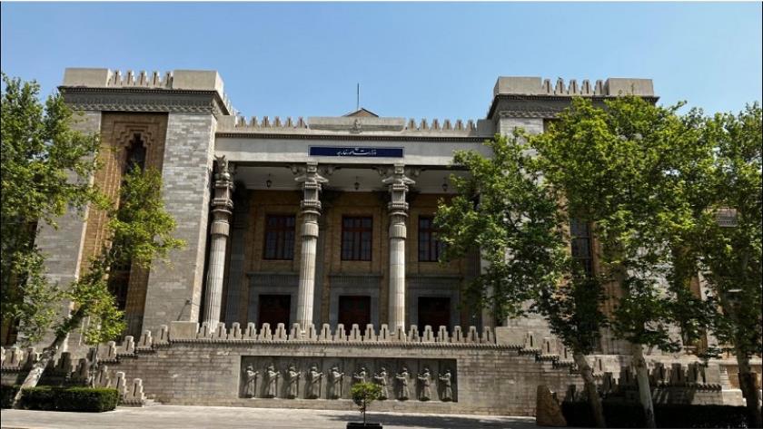 Iranpress: الخارجية الإيرانية: قرار مجلس المحافظين بشأن برنامجنا النووي السلمي غير قانوني