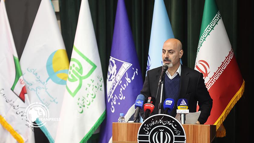 Iranpress: تكريم الباحثين المتميزين في وزارة التعاون والعمل والرفاه الاجتماعي+ فيديو