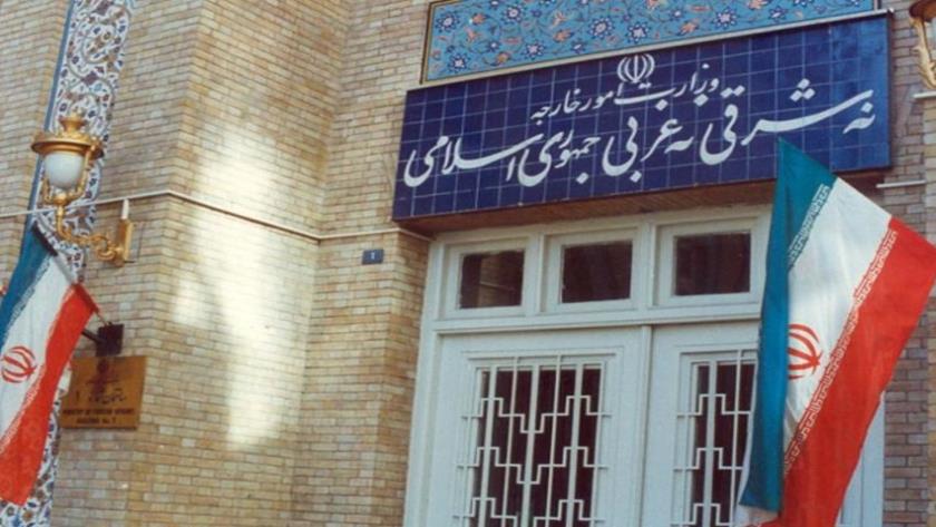 Iranpress: إيران تستدعي السفير البريطاني لدى طهران بعد الاعتداء على سفارتها في لندن