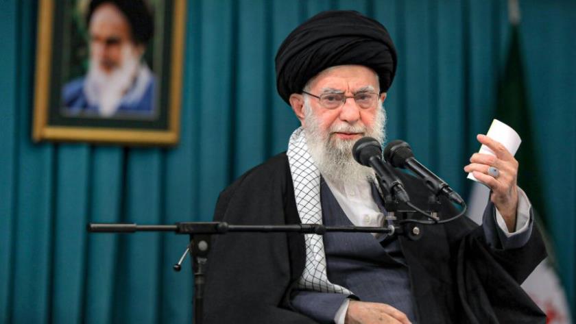 Iranpress: قائد الثورة : إذا أشعلت واشنطن حرباً فستتحول إلى حرب إقليمية