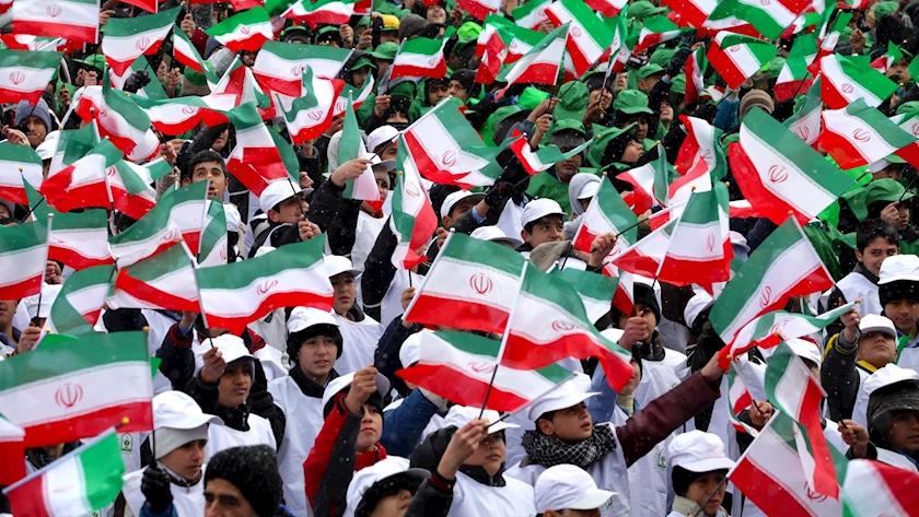 Iranpress: الشعب الإيراني يحتفل بذكرى انتصار الثورة الإسلامية