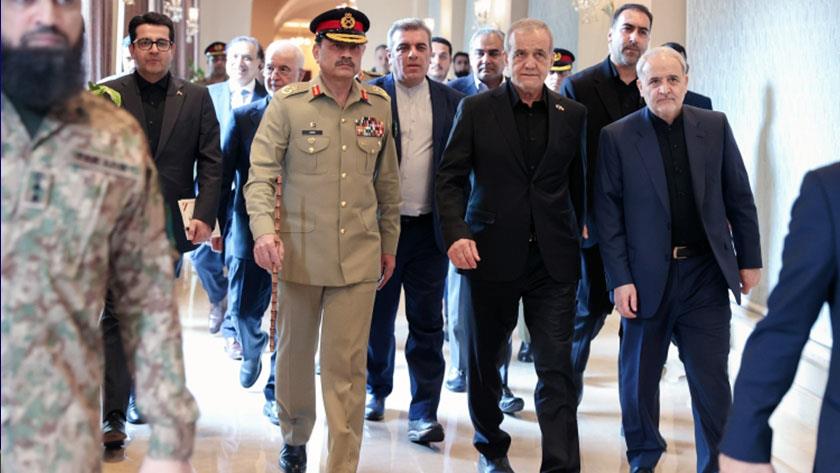 Iranpress: الرئيس بزشكيان يلتقي قائد الجيش الباكستاني