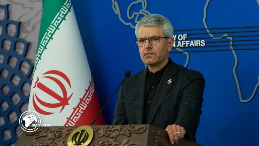Iranpress: وزير الخارجية الإيراني يزور مسقط لبحث أمن الملاحة في مضيق هرمز