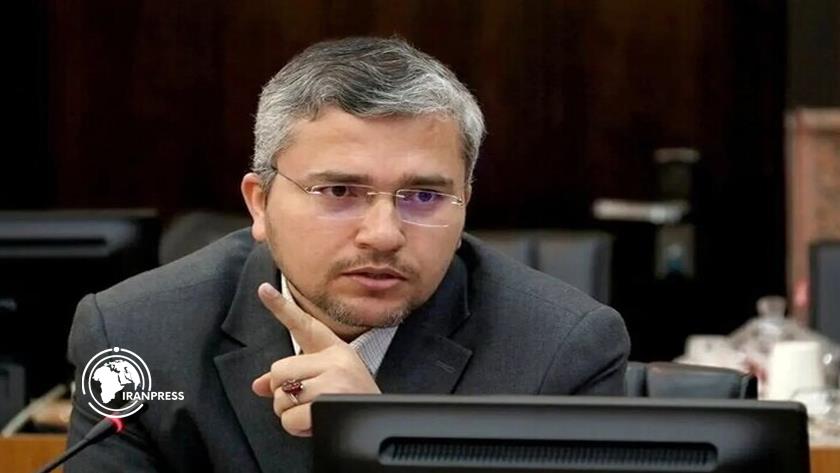 Iranpress: نائب إيراني: إعداد خطة لتكليف هيئة الأركان العامة بإدارة مضيق هرمز