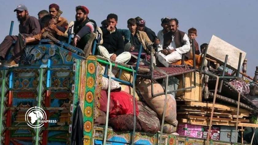 ایران برس: عودة 262 أسرة أفغانية مهاجرة إلى أرض الوطن عبر المعابر الحدودية مع إيران وباكستان