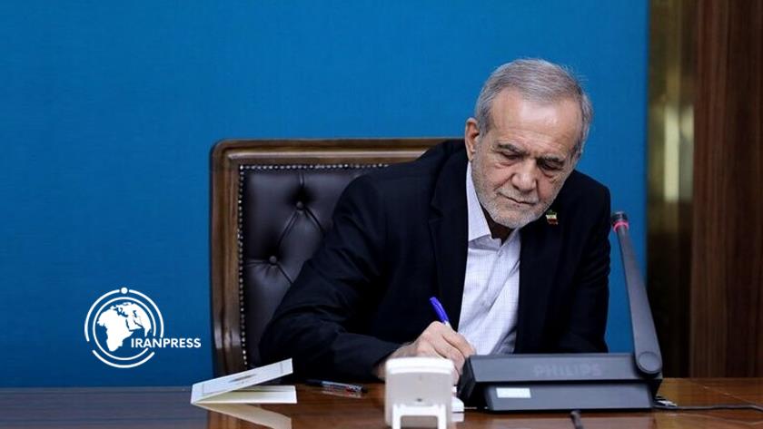 Iranpress: الرئيس بزشكيان: سنواصل المقاومة حتى جعل المعتدين نادمين
