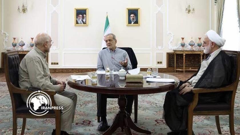 Iranpress: اجتماع يضم رؤساء السلطات الثلاث لبحث المستجدات المحلية والإقليمية والدولية