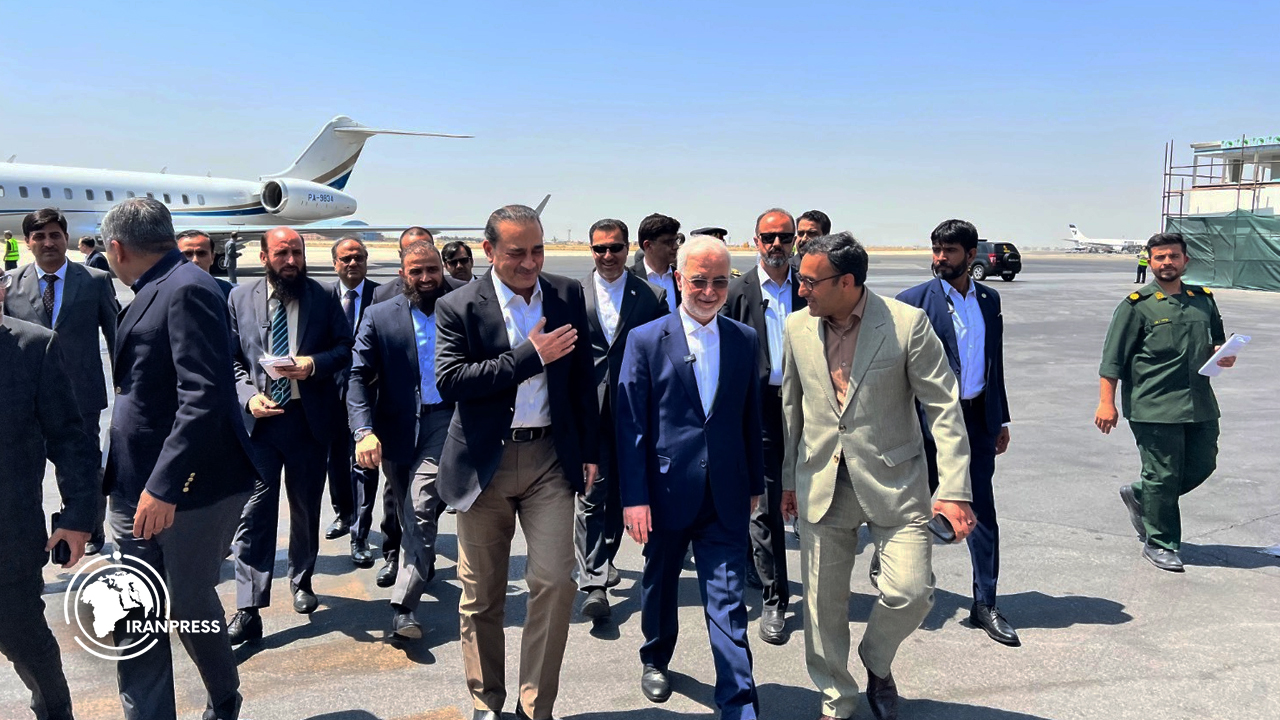 Iranpress: ورود فرمانده ارتش پاکستان به تهران