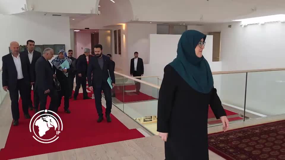 Iranpress: لقاء المتحدثة باسم الحكومة الإيرانية مع رئيس العلماء في الجامعة الإسلامية بالبوسنة