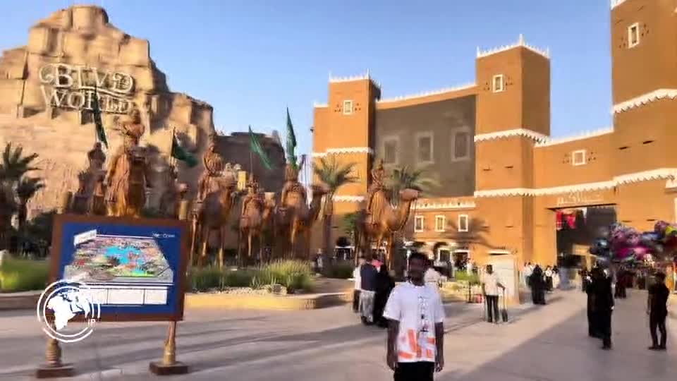 Iranpress: الجناح الإيراني في "موسم الرياض": كنز من الفنون والثقافة