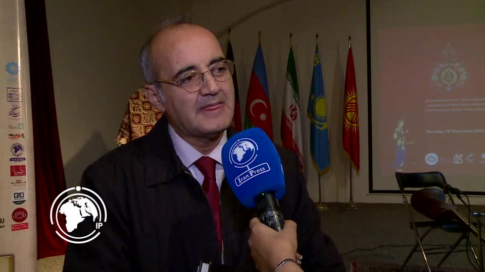 Iranpress: الممثل أردشير رستمي: ليلة يلدا فلسفتها تقوم على تجاوز الصعاب