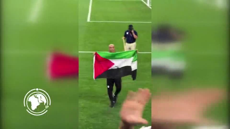 ایران برس: مدرب المنتخب المصري يرفع العلم الفلسطيني بعد التأهل إلى الدور الـ16