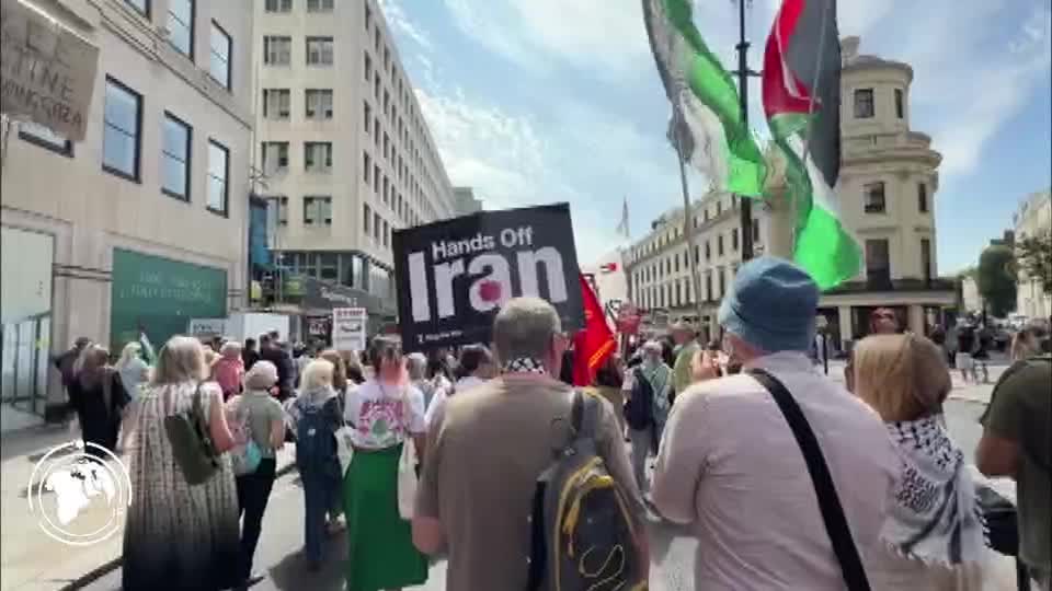 Iranpress: تظاهرات حاشدة في لندن للمطالبة بمقاطعة الکیان الصهیوني ومحاکمة قادة الإجرام + فيديو
