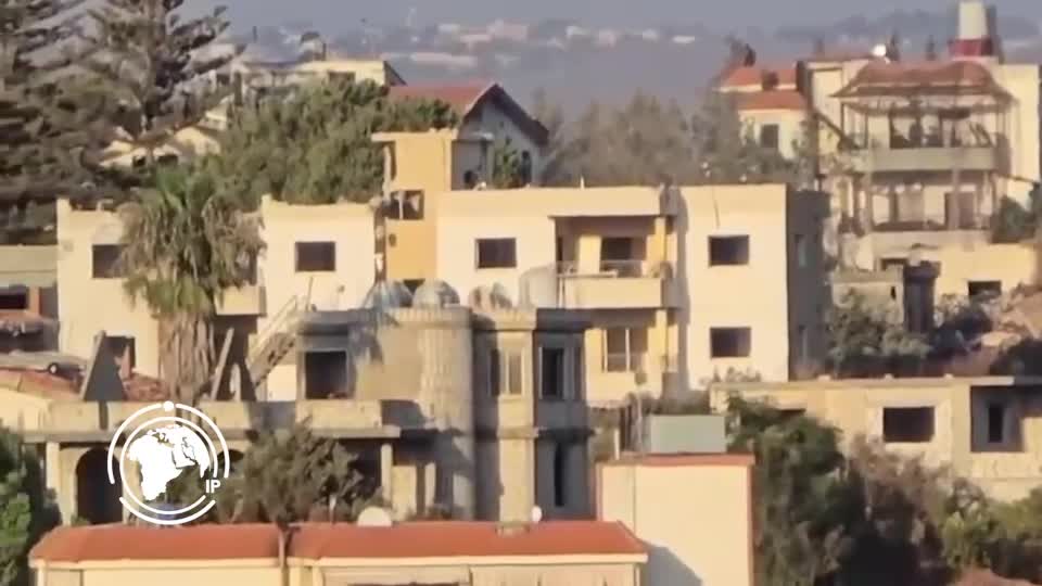 ایران برس: قصف مدفعي إسرائيلي على زوطر الشرقية بالتزامن مع تموضع لجنوده داخل أحد المنازل + فيديو