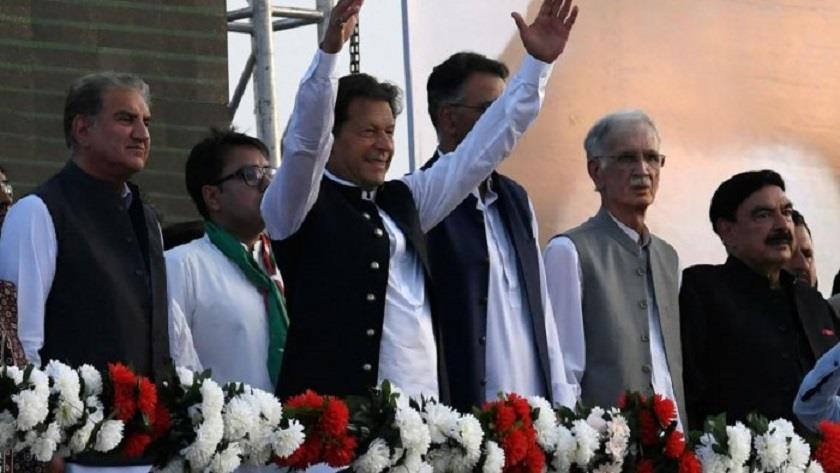 Iranpress: Imran Khan says foreign powers behind conspiracy to topple his government