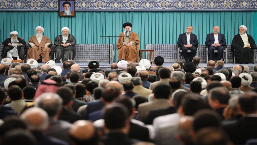 Iranpress: Leader Calls for Islamic Unity as "One Family" Against Global Powers